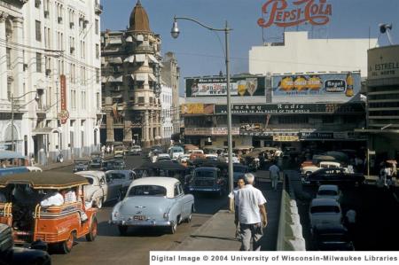 Jones Bridge approaching Rosario and Escolta in Binondo. (Photo taken from the mid-1950s.)